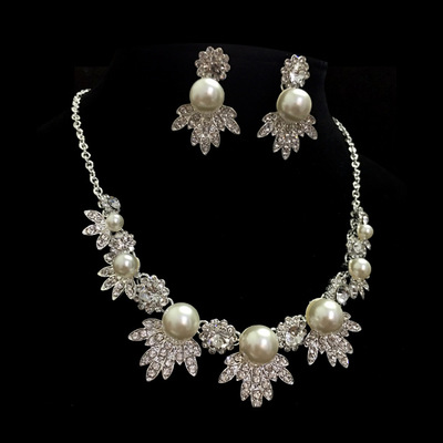 義烏市宏橋飾品廠 專注商品批發(fā)貿(mào)易的行業(yè)先鋒